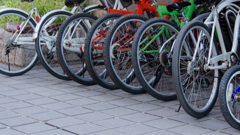 Je povinností cyklisty využít při jízdě na kole stezku pro cyklisty?